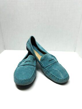 Vaneli blue shiny leather loafers in size 9